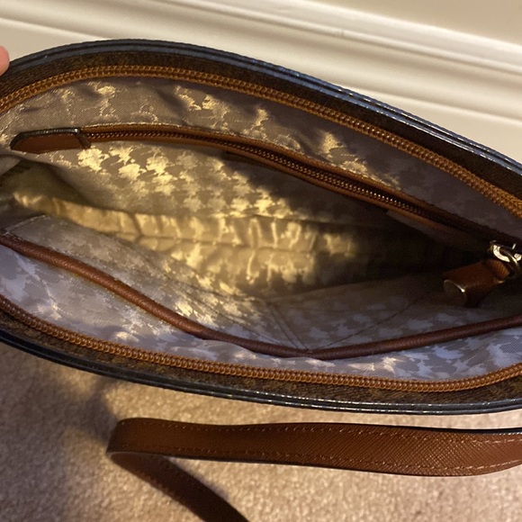 Karl Lagerfeld Crossbody and wallet. - Picture 5 of 8